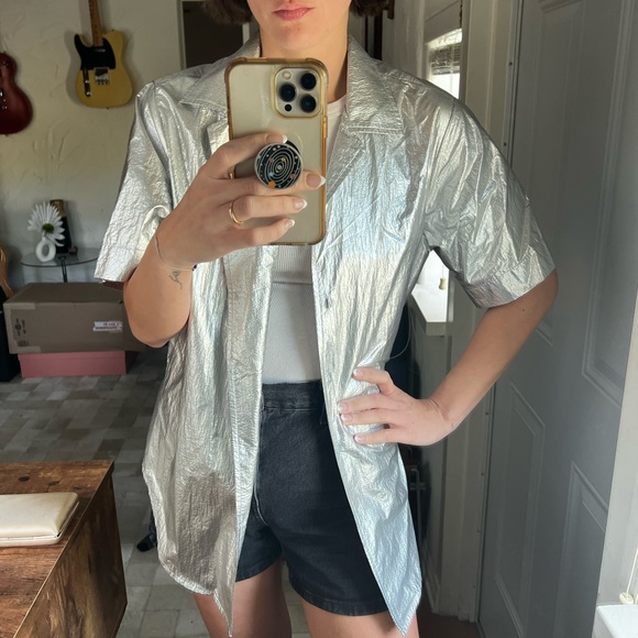 SIMON MILLER crushed silver short sleeve button up - Picture 3 of 4